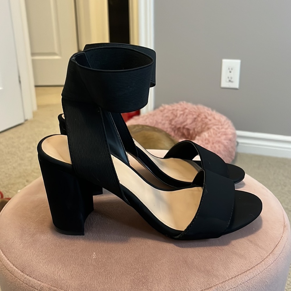 Black Spring Shoes - Picture 5 of 8